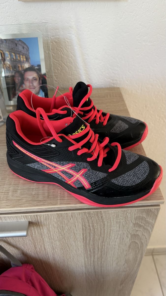 Asics Scarpe da donna: ASICS Netburner Ballistic FF  Neu & ungebraucht Gr. 39 – Nuovo e nell'imballaggio originale da Zell ZH venduto da jacopo.bonfiglio