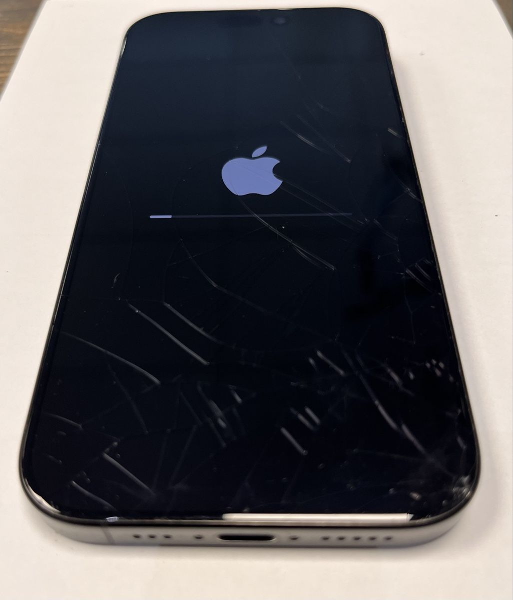 Apple Portables: Iphone 16pro – Défectueux à Schmidrüti par Runaswelt 2