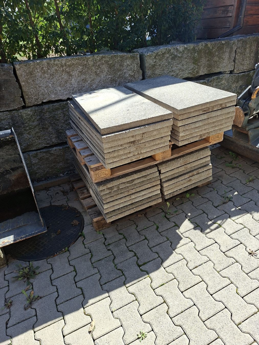 Rivestimenti per pavimenti: Gartenplatten – Usato da Knonau venduto da And46