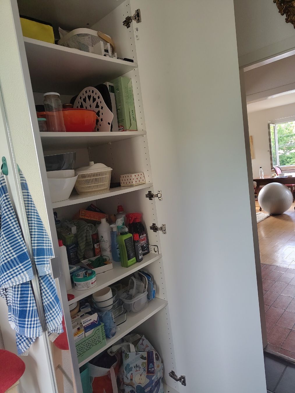 Ikea Schränke: Hoher Schrank Weiss mit Spiegel – Gebraucht aus Zürich von mar_f5d7 1