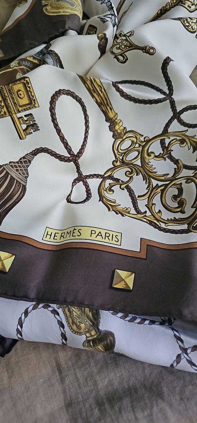Hermès Foulard & Sciarpe: Schal HERMES – Nuovo e nell'imballaggio originale da Effretikon venduto da rinuom01