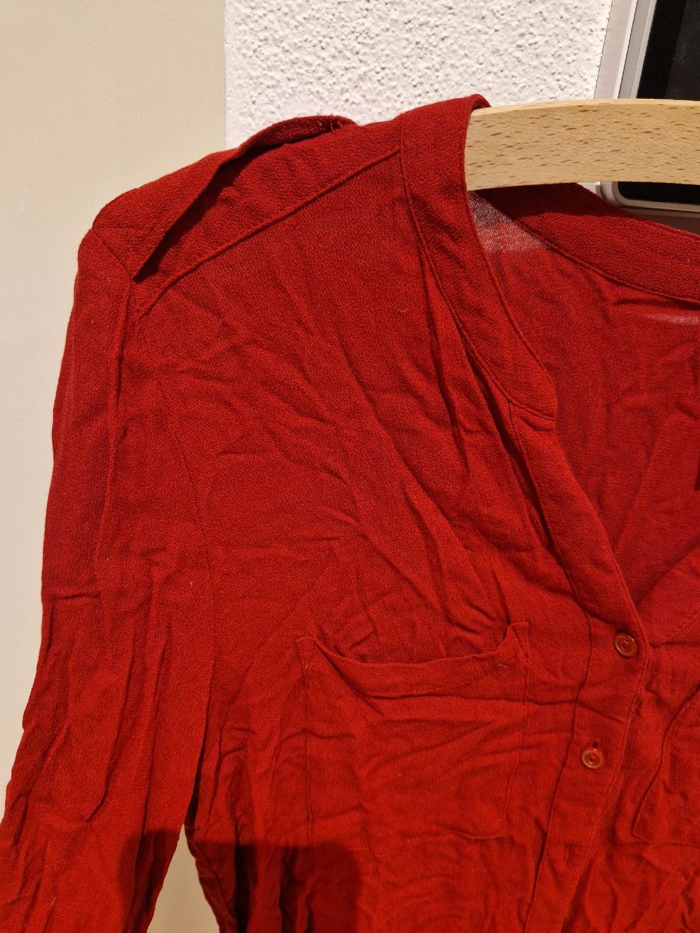 H&M Chemisiers: Rote Bluse von H&M Divided, Grösse 34 – D'occasion à Luzern par rebsi02 3