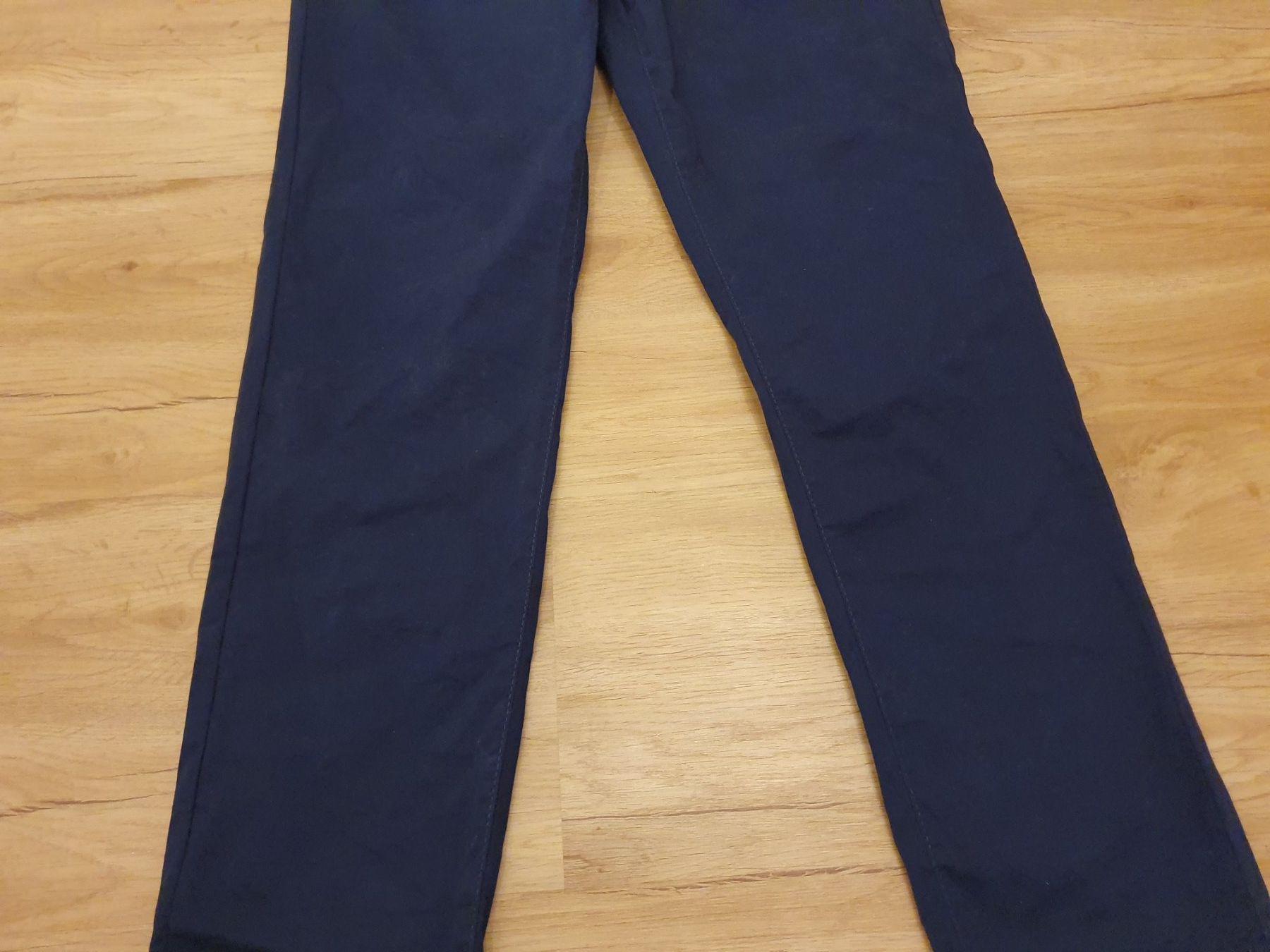 Pantaloni: Dunkelblaue Chino, Gr. 40 – Nuovo (secondo la descrizione) da Heinrichswil venduto da sabi2809 4