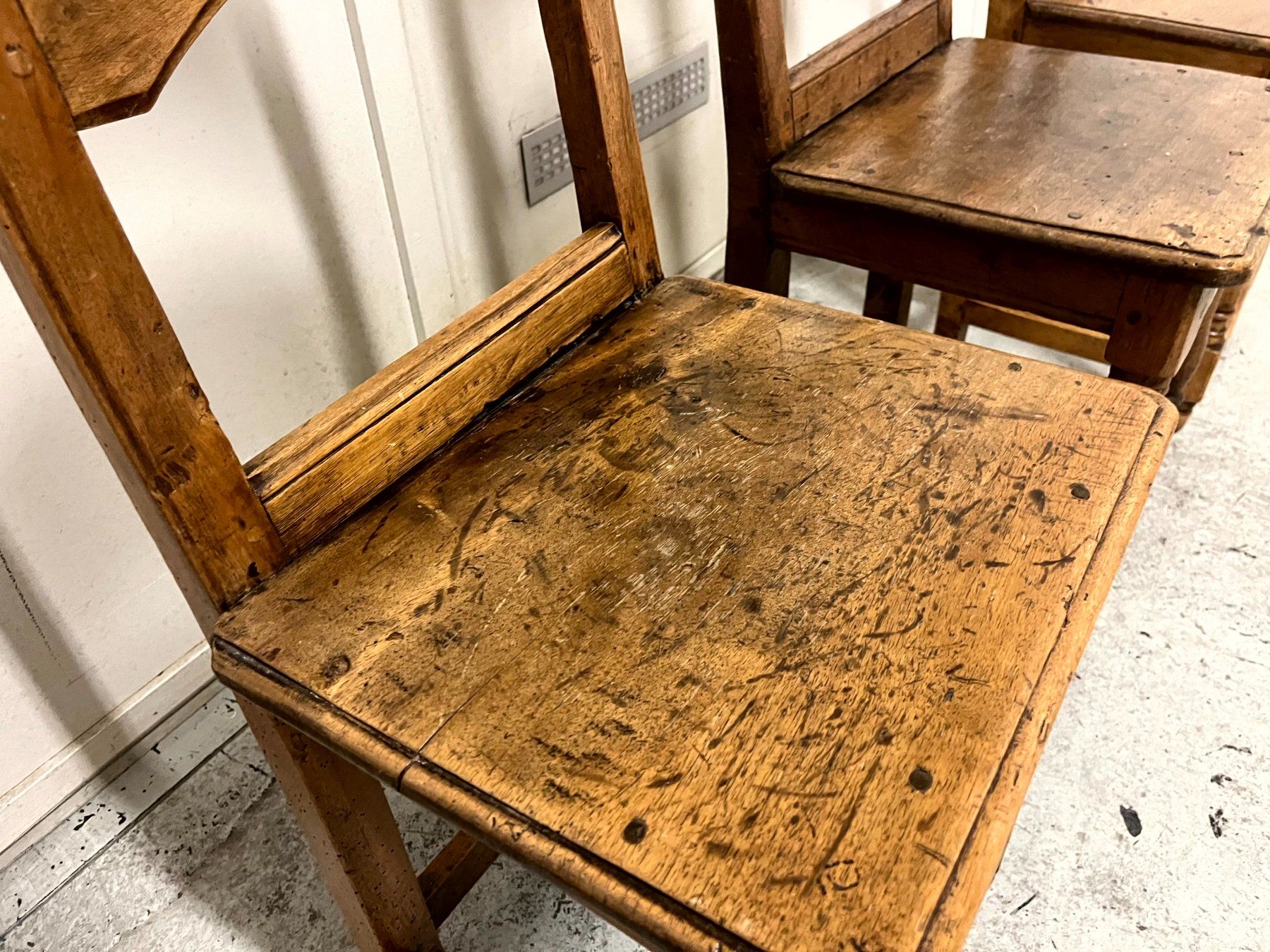 Sedie: 3 Walliser Chaletstühle mit Originalpatina – Usato da Seftigen venduto da tom713 5