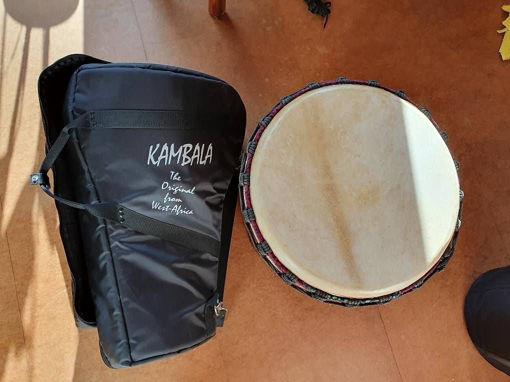 Strumenti musicali: Djembe mit Tragetasche – Usato da Schänis venduto da 1234567890ABCDEF 1