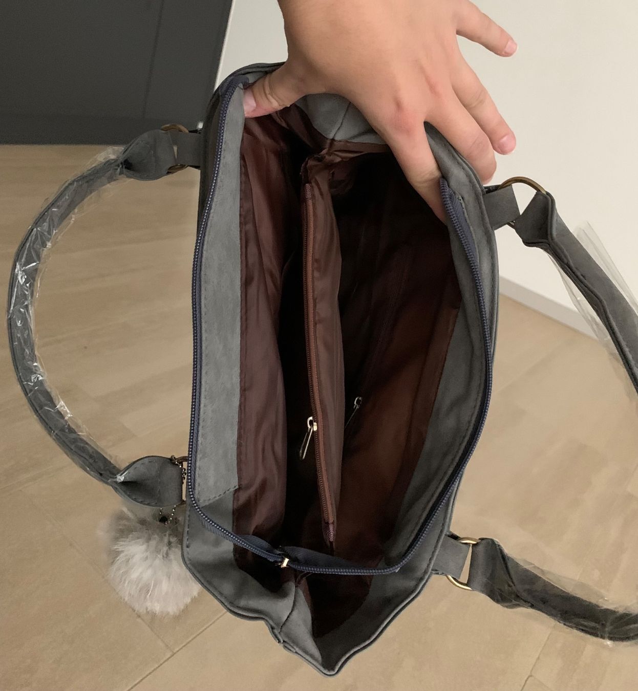 Borse da donna: Graue Tasche (unbenutzt) – Nuovo e nell'imballaggio originale da Zürich venduto da LANAtEs 2