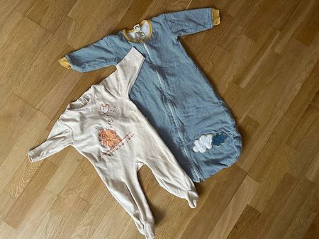 1 Schlafsack und 1 Pyjama Grösse 74/80