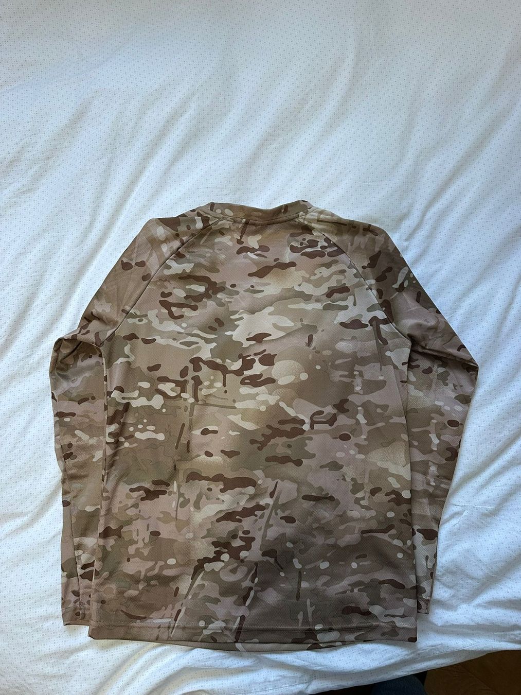 Uniformi: Longsleeve Multicam Arid taille S Spandex – Usato da Prilly venduto da LausanneArchive 2