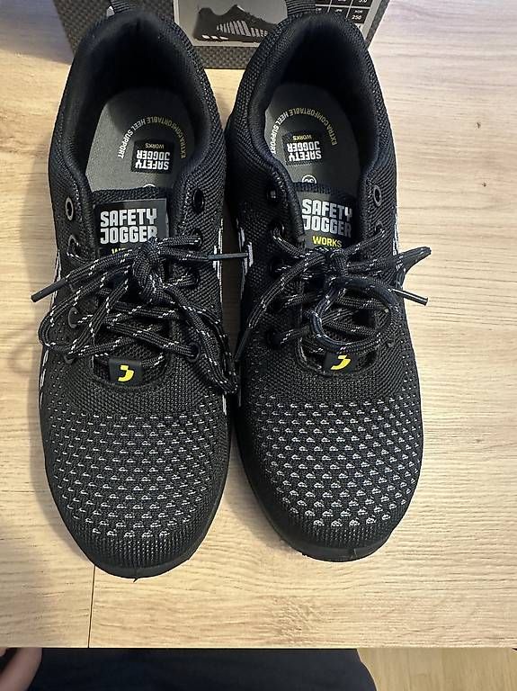 Scarpe da uomo: Chaussures de sécurité ? Pointure 38 – Usato da Genève venduto da hak_tp7m