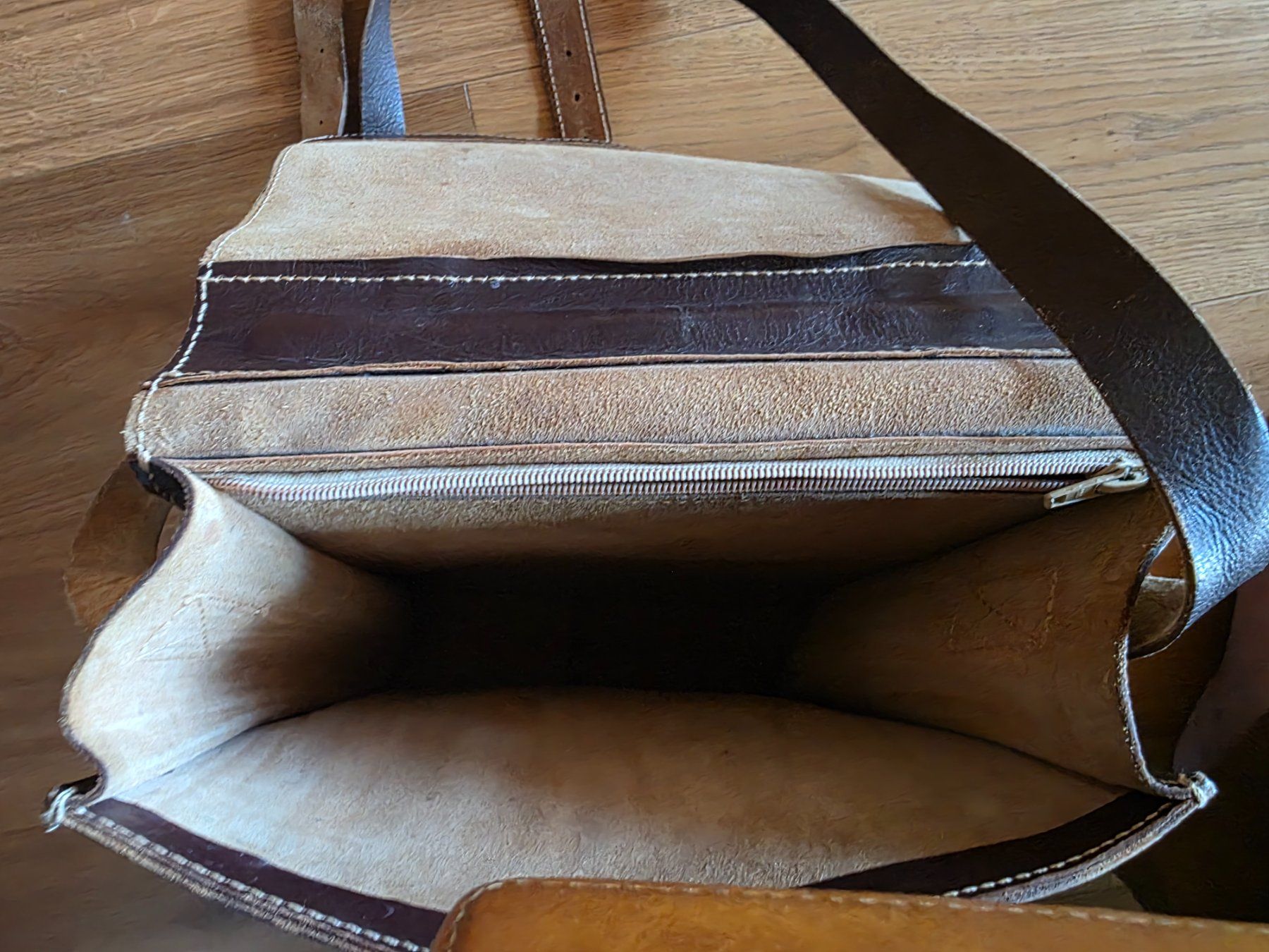 Valigie & Borse: robuste Leder Akten Mappe Laptop Tasche - Hoch Format – Usato da Walterswil BE venduto da Lonitti 2