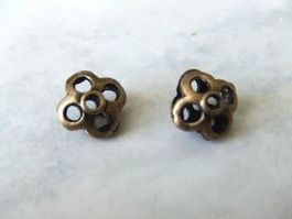 Blumenperlen offen bronze 10mm  2 Stück