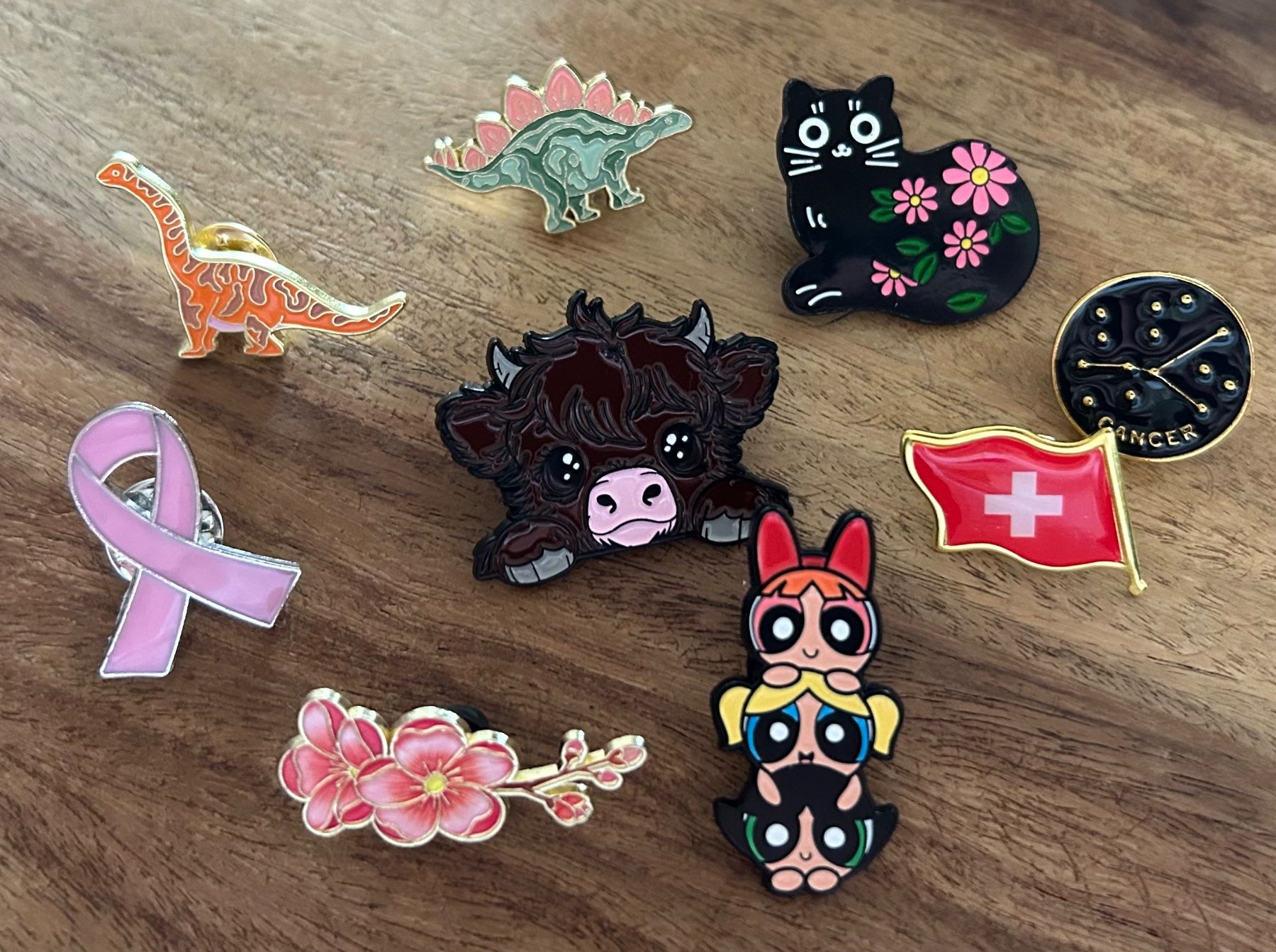 Placchette & Badge: Restposten Pins 9 Stück NEU – Nuovo e nell'imballaggio originale da Geneve venduto da vane267