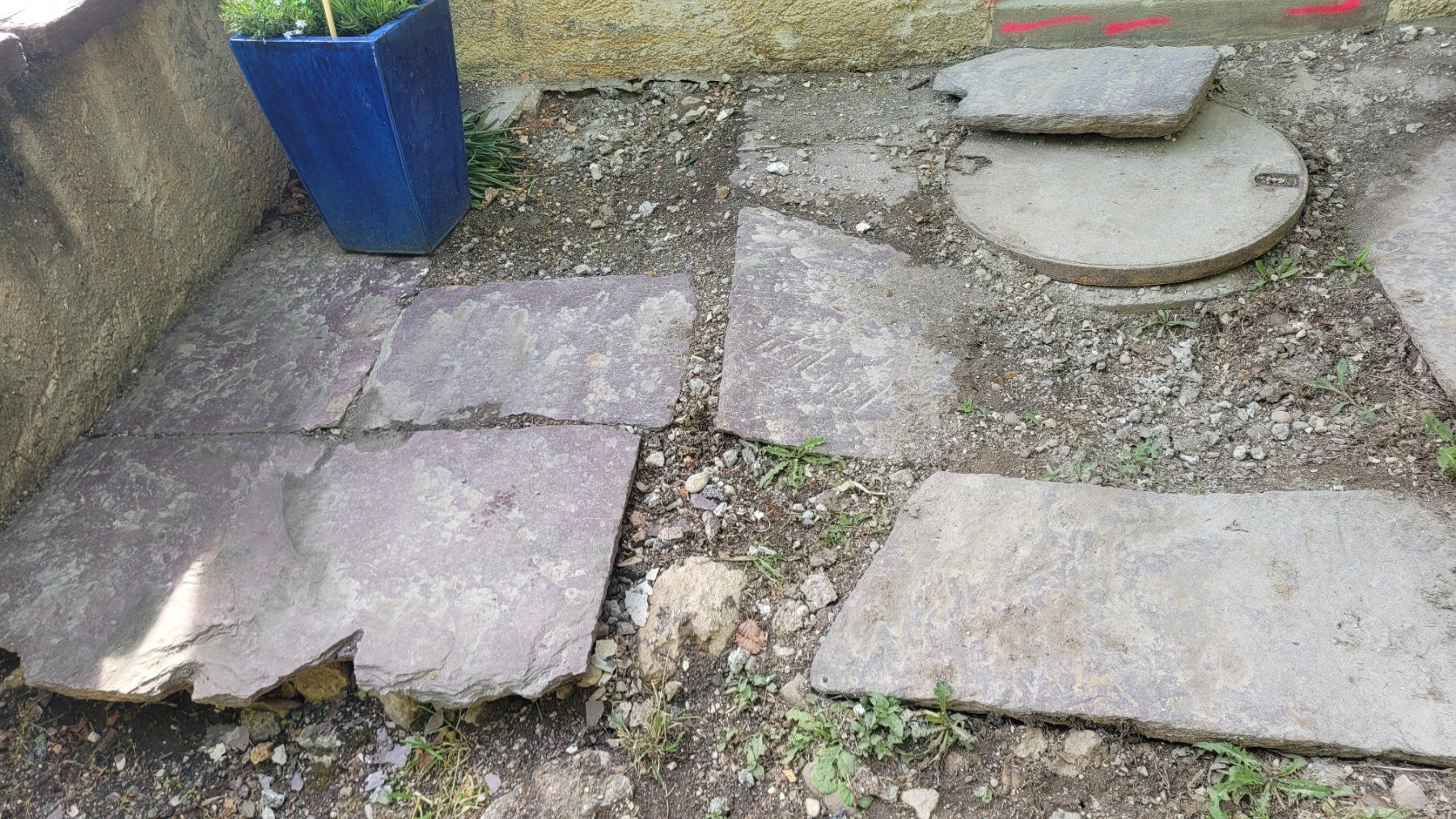 Pierres & tuiles: Gebrauchte Gartenplatten aus Stein  Farbe  Murgstein ähnlich – D'occasion à Goldingen par Jhamster 1