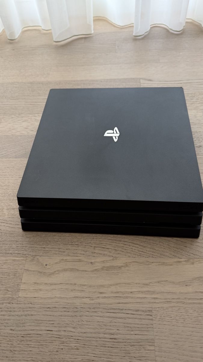 Sony Konsolen: Sony PlayStation 4 Pro – Gebraucht aus Oberägeri von piksi13 2