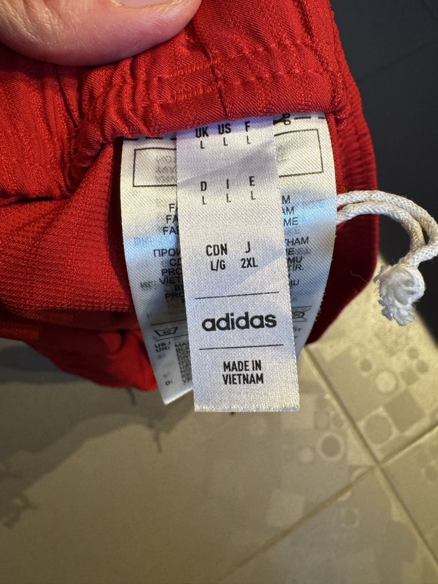 Adidas Pantaloni: Short Adidas neuf – Nuovo e nell'imballaggio originale da Les Giettes venduto da joelledu 2