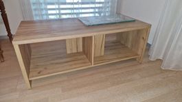 Salontisch/Couchtisch aus Holz mit zwei Glastablare