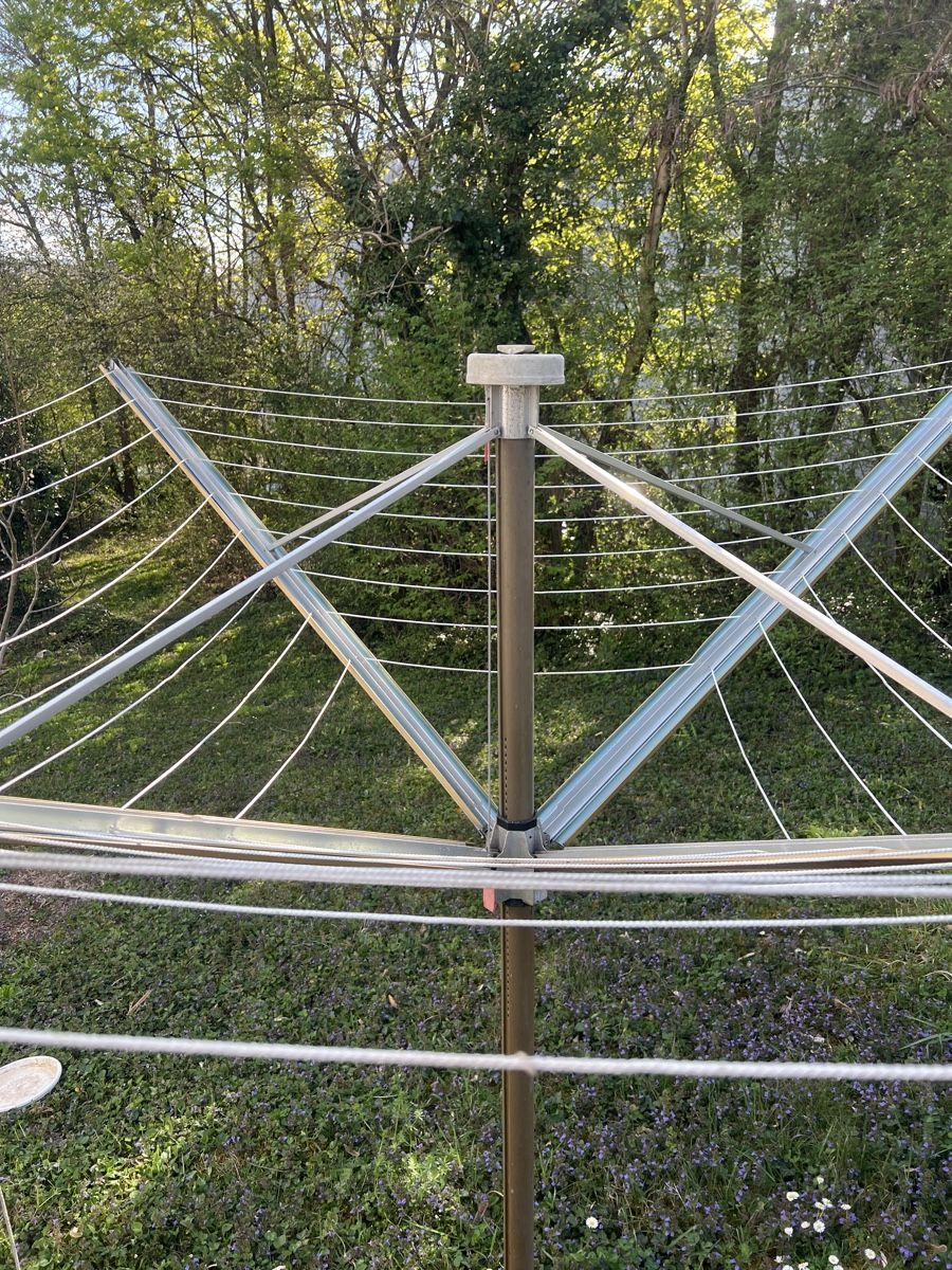 Stewi Stenditoi: Étendoir à linge rotatif de jardin – Usato da La Neuveville venduto da XavierLuke 3
