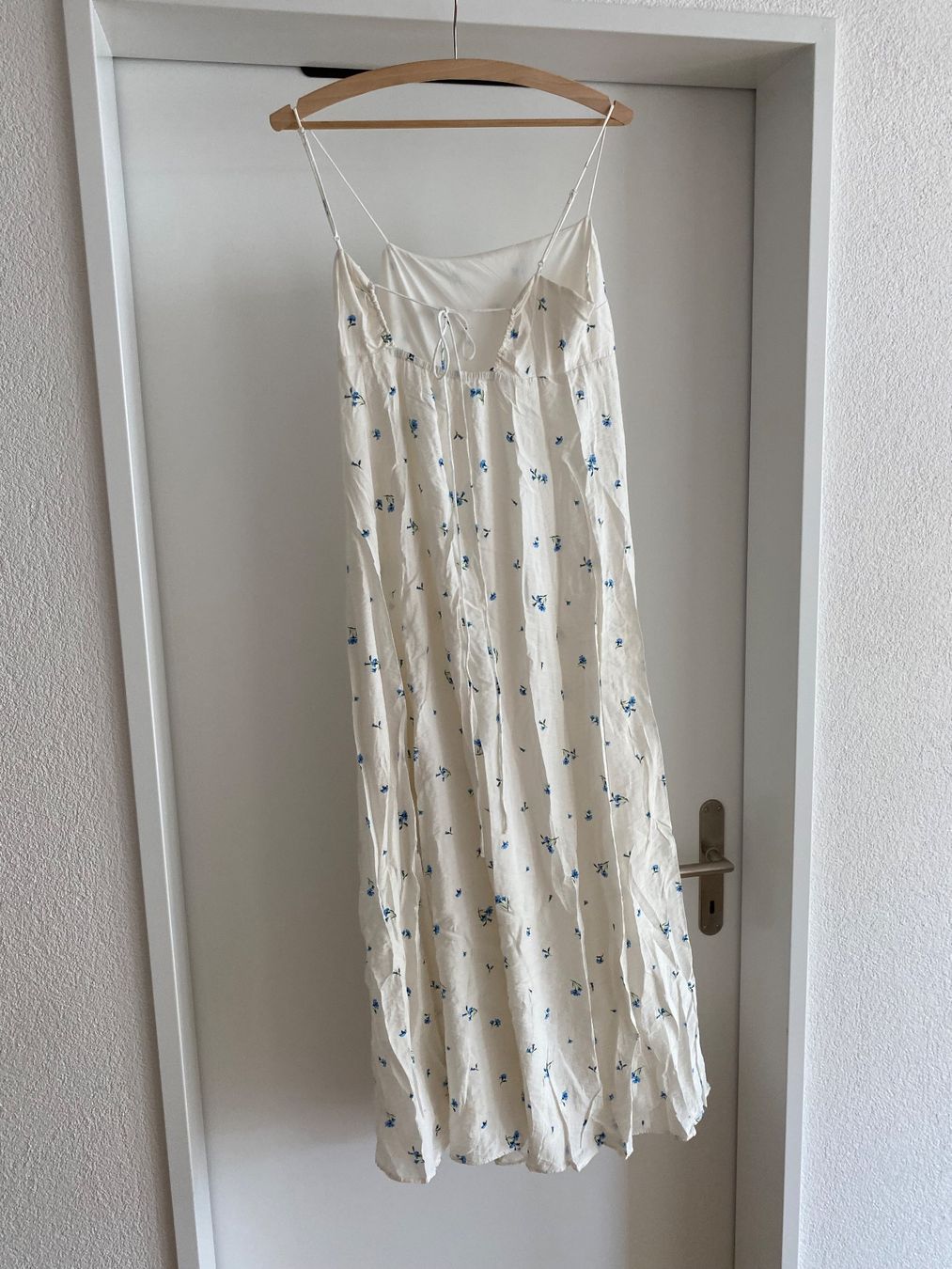 H&M Kleider: Maxikleid mit Blume von H&M – Gebraucht aus Emmen von Linda-Bachmann 2