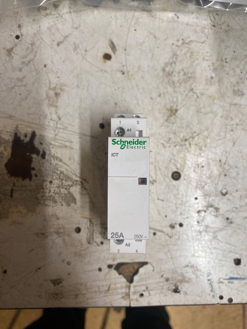 Schneider Elektronikbauteile: Schneider Electric ICT Relais 2S 25A – Gebraucht aus Oberbuchsiten von DjComix