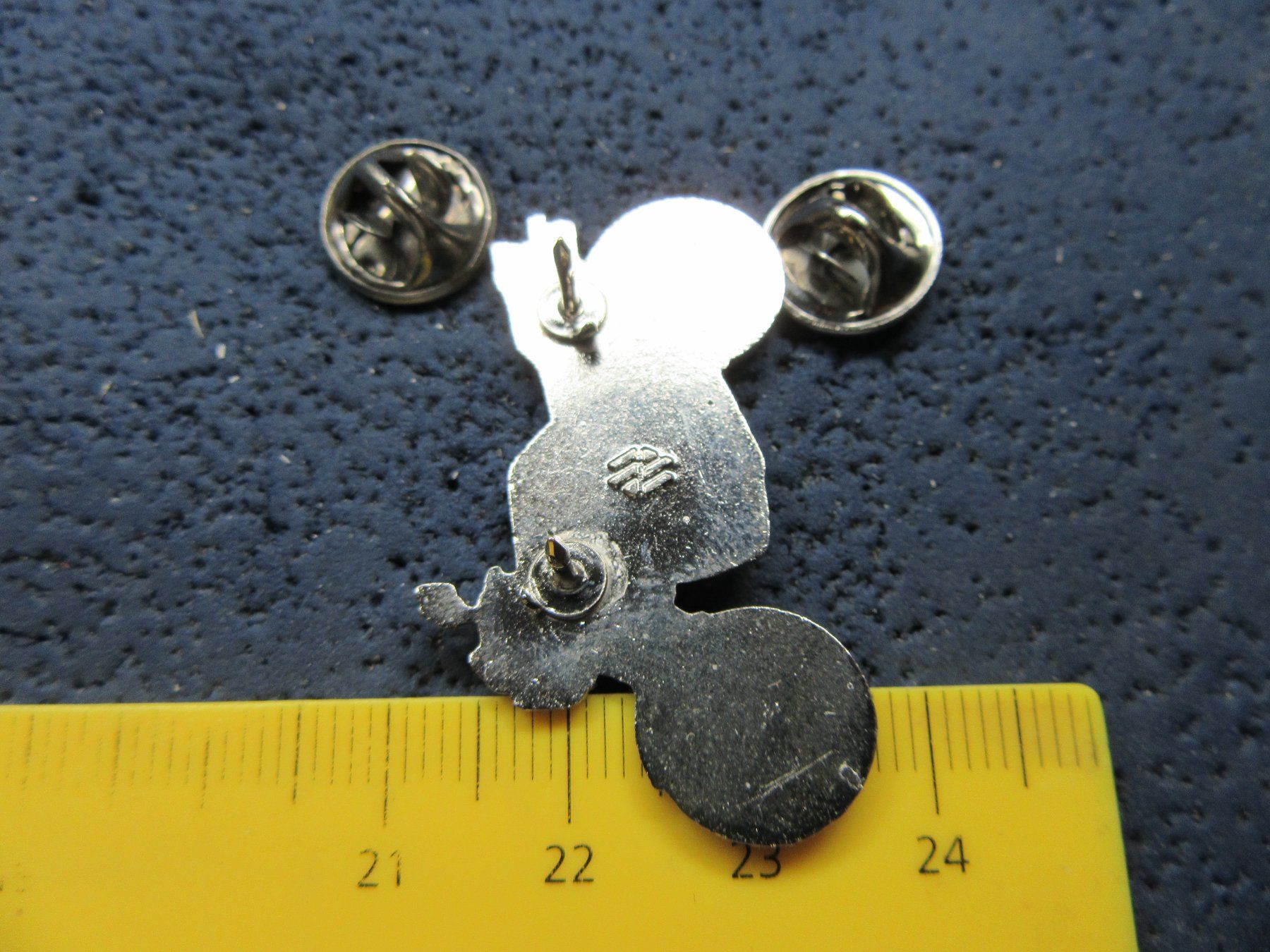 Placchette & Badge: SUZUKI MOTORRAD 2NÄGEL PIN ENAMEL – Usato da Ettingen venduto da Hausi4711 2