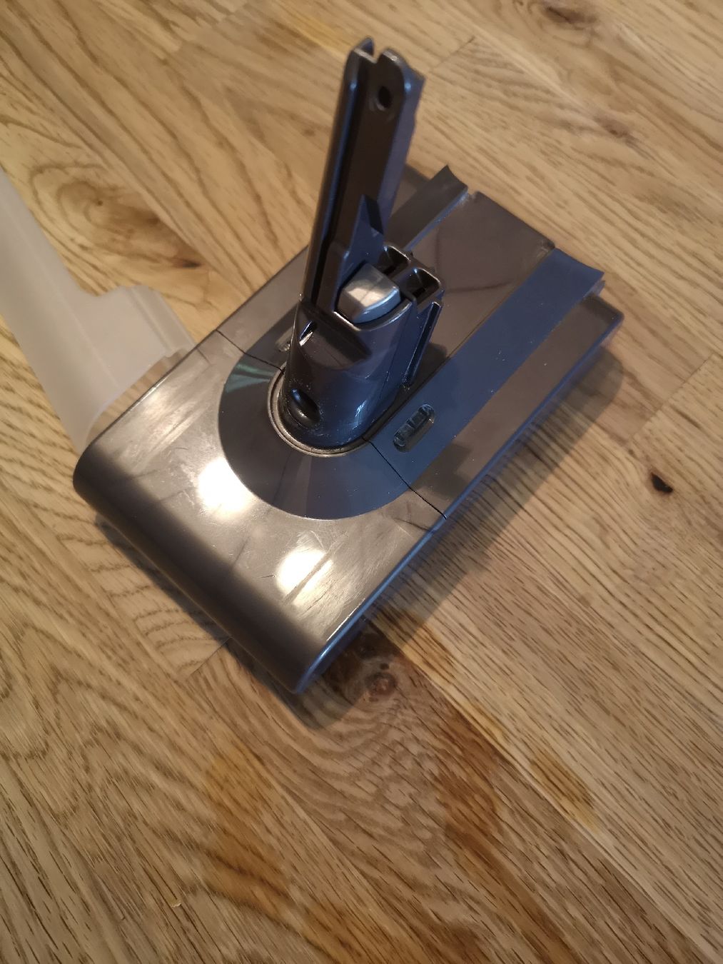 Dyson Caricatori & Batterie: Dyson Akku SV10. Original Batterien deffect. – Difettoso da Forch venduto da Hakyboss 1