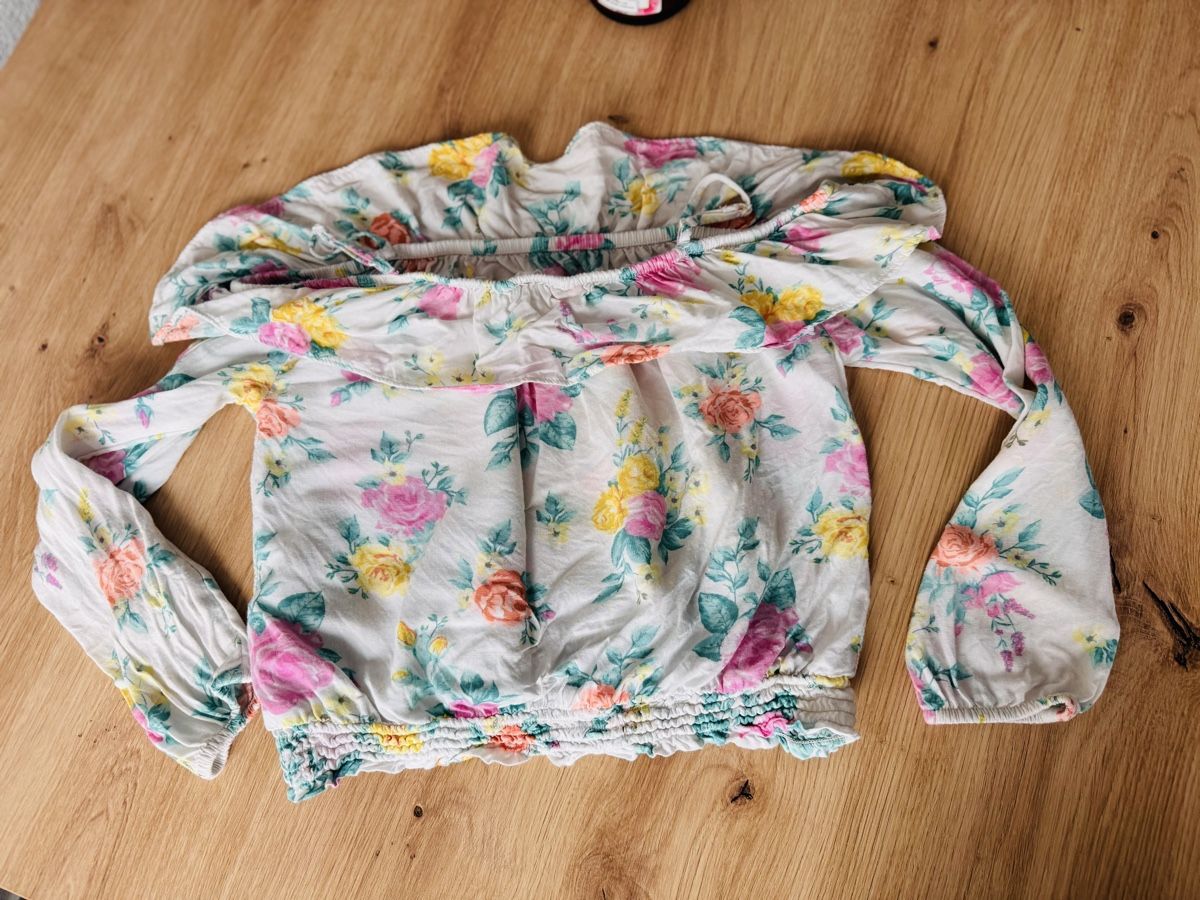 H&M Camicette, T-shirt & Top: Blouse fleurie à manches longues, taille 140 – Usato da La Chaux-de-Fonds venduto da Sabinchenn 1