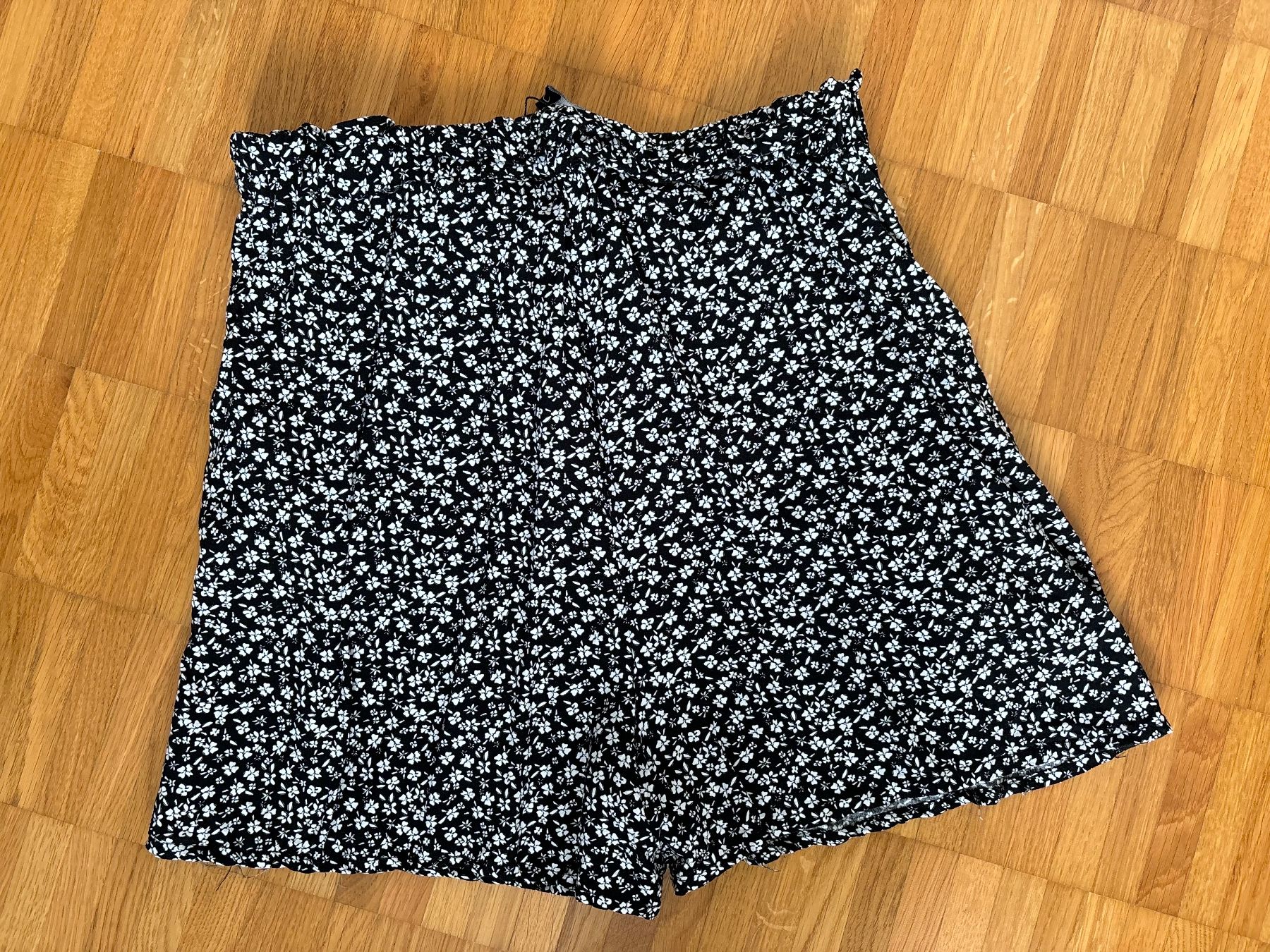 Pantaloni: Schicke Sommerhose, Shorts, Gr. 38 – Usato da Winterthur venduto da Sunshine143 1