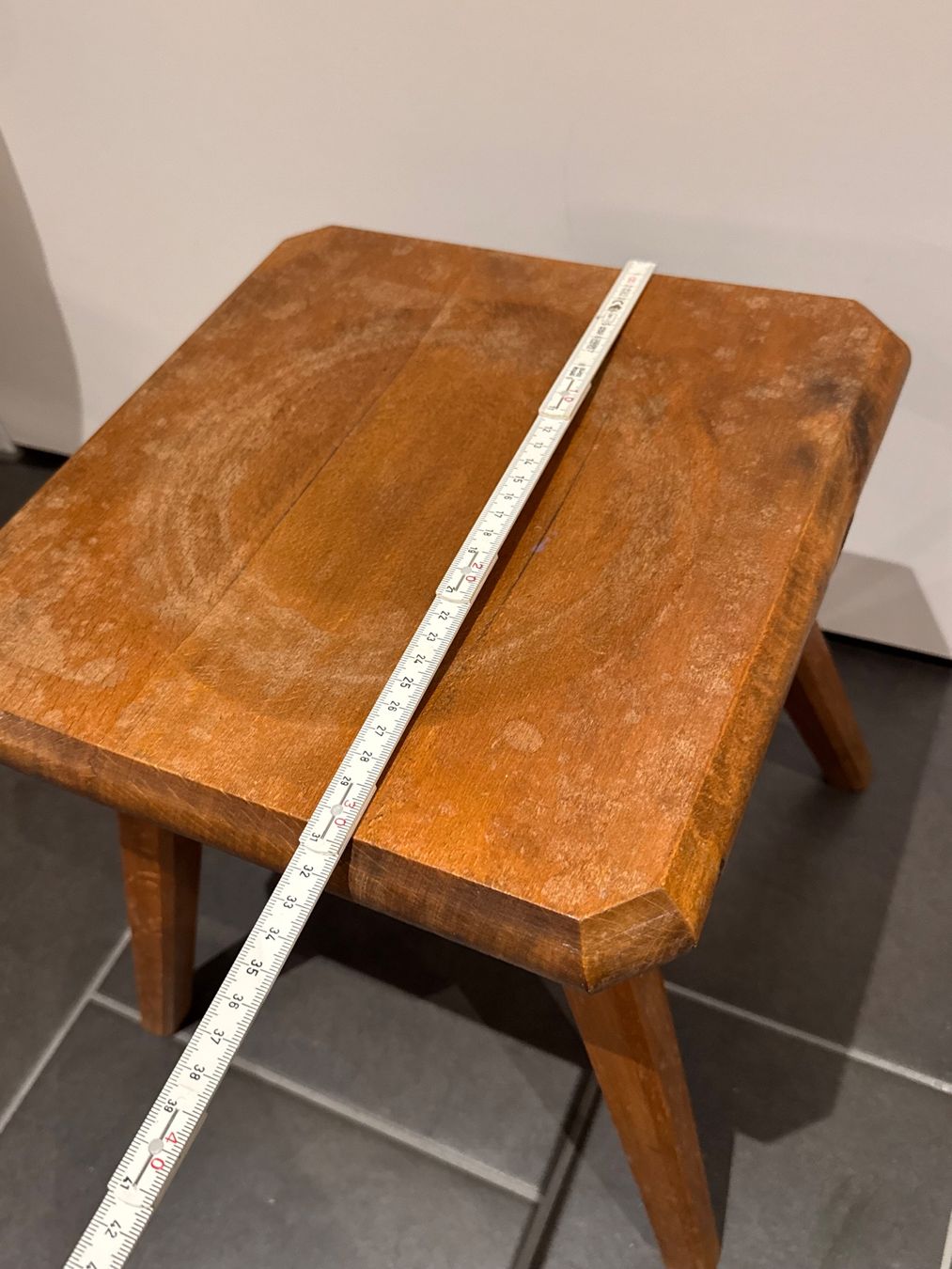 Hocker: Alter Schemel Hocker aus Holz – Gebraucht aus Rothrist von Fondgruebe 4