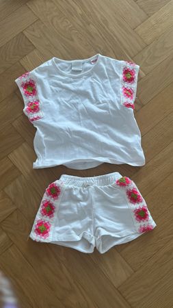 Sommerliches Set, Grösse 104, weiss mit Häkelblumen🌸🌼