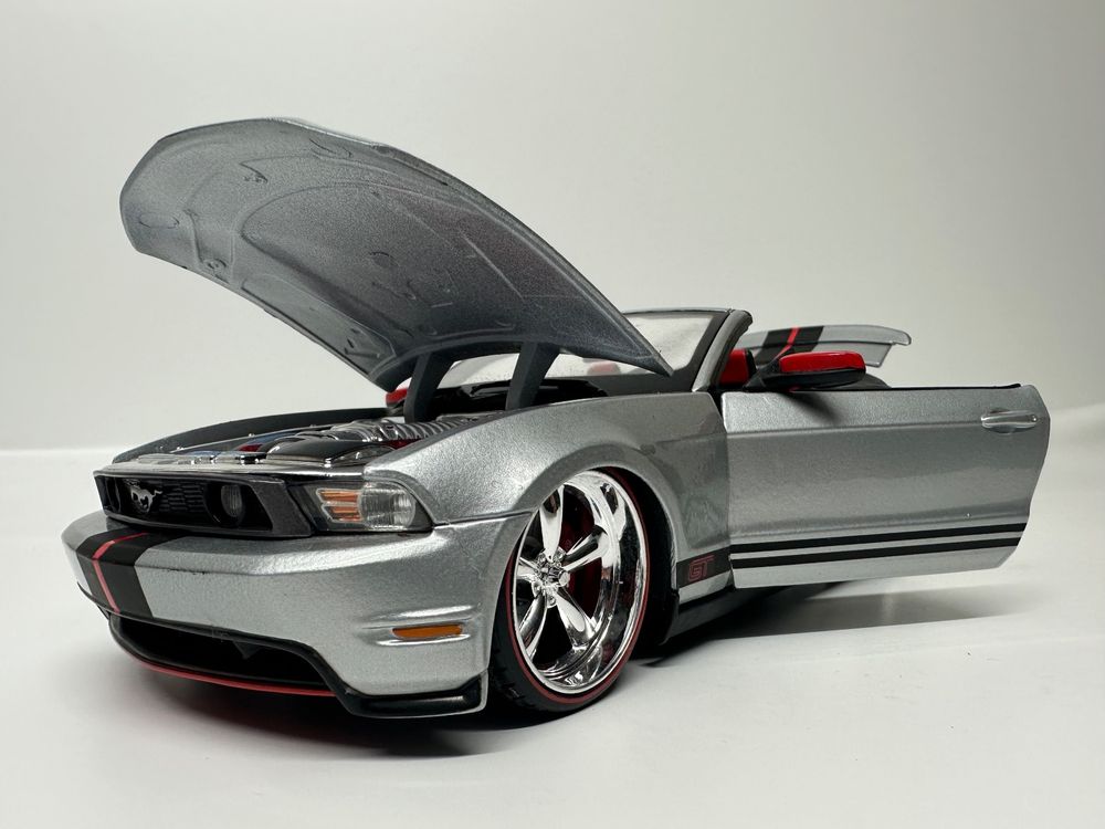 Vând] Machetă Ford Mustang GT Cabriolet scară 1:18 AUTOart