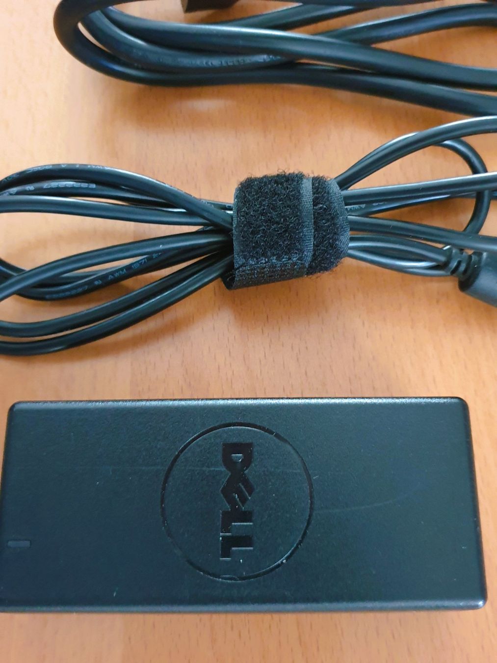 Dell Caricabatterie: ORIGINAL DELL ADAPTER 65W / DELL  LADEGERÄT 65W – Usato da Brüttisellen venduto da Nighttrain 1