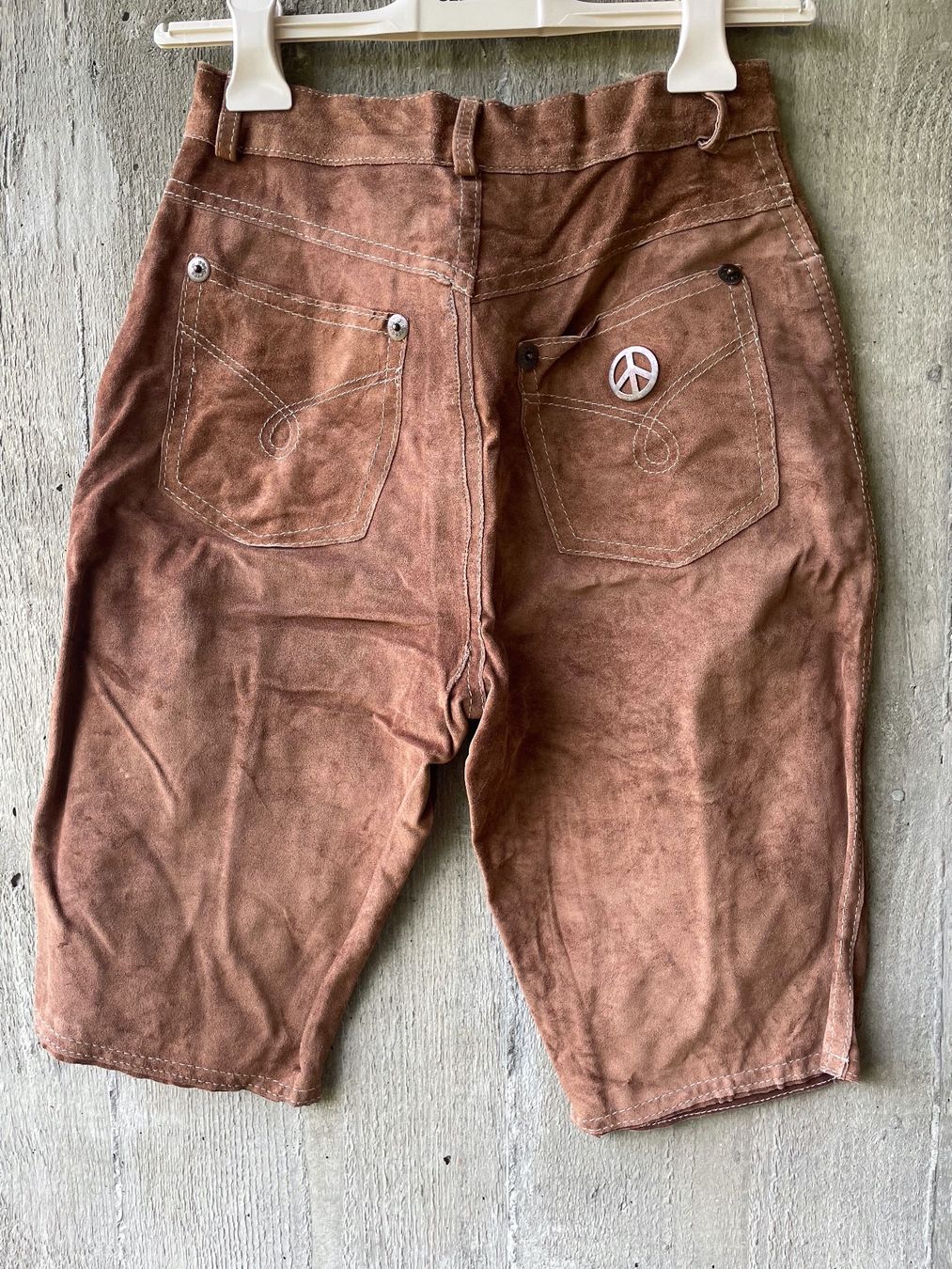 Moschino Hosen: Pantalon cour en cuir Moschino – Gebraucht aus Martigny von Lea_lucci 2