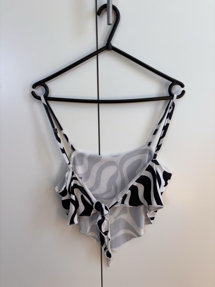 Top: Schwarz-Weiss gemustertes Top – Usato da Erlen venduto da xdi_yy28 1