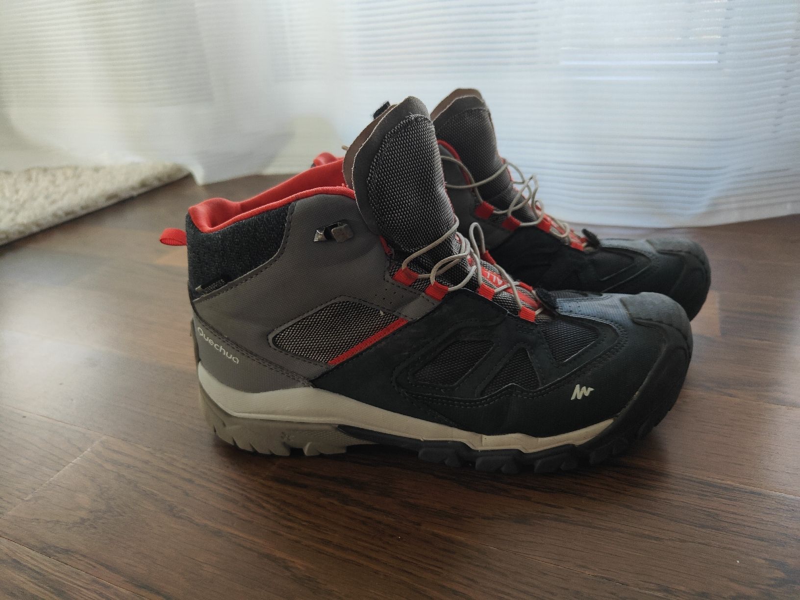 Decathlon Scarpe per ragazzi: Quechua Kinder Wanderschuhe, Grösse 38 – Usato da Villmergen venduto da ElenaRo
