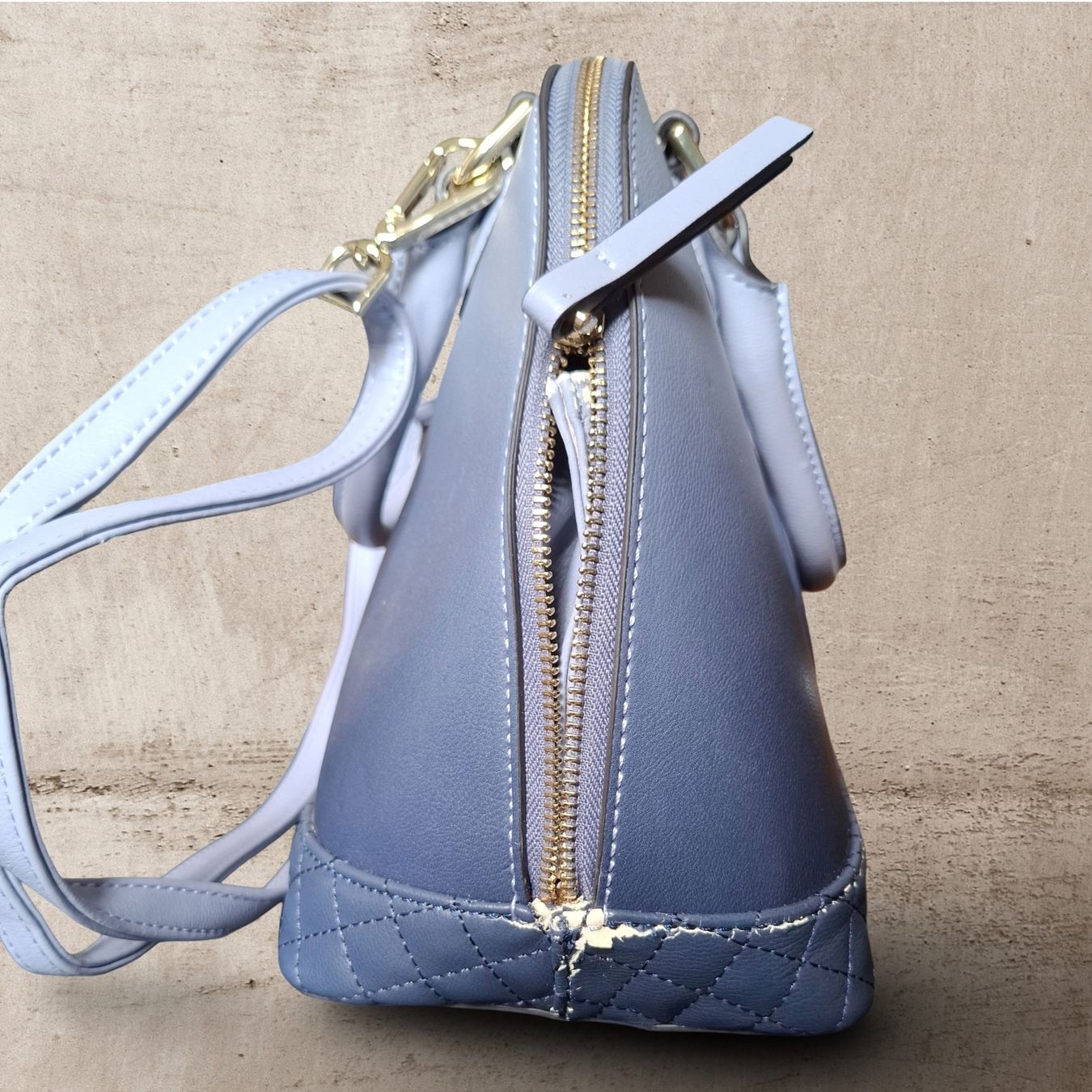 Guess Borse da donna: Sac à main Guess Bleu Dégradé  – Usato da Le Locle venduto da Threads_CH 5