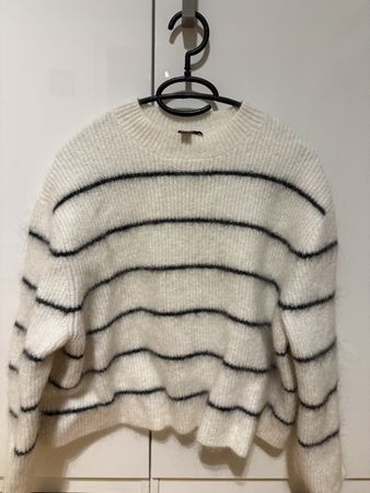 COS gestreifter Wollpullover