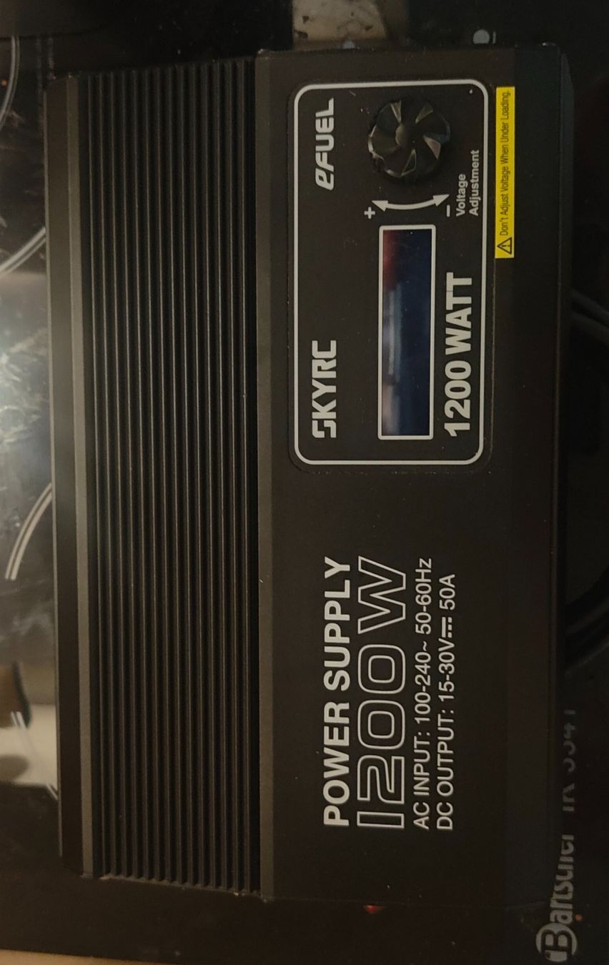 SkyRC Batterie, Caricabatterie & Alimentatori: Station de charge 220/12v accus rc – Nuovo (secondo la descrizione) da Grandsivaz venduto da Falcolly 4