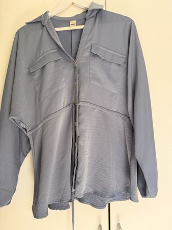 Sommerliche Bluse in blau - perfekt für warme Tage!