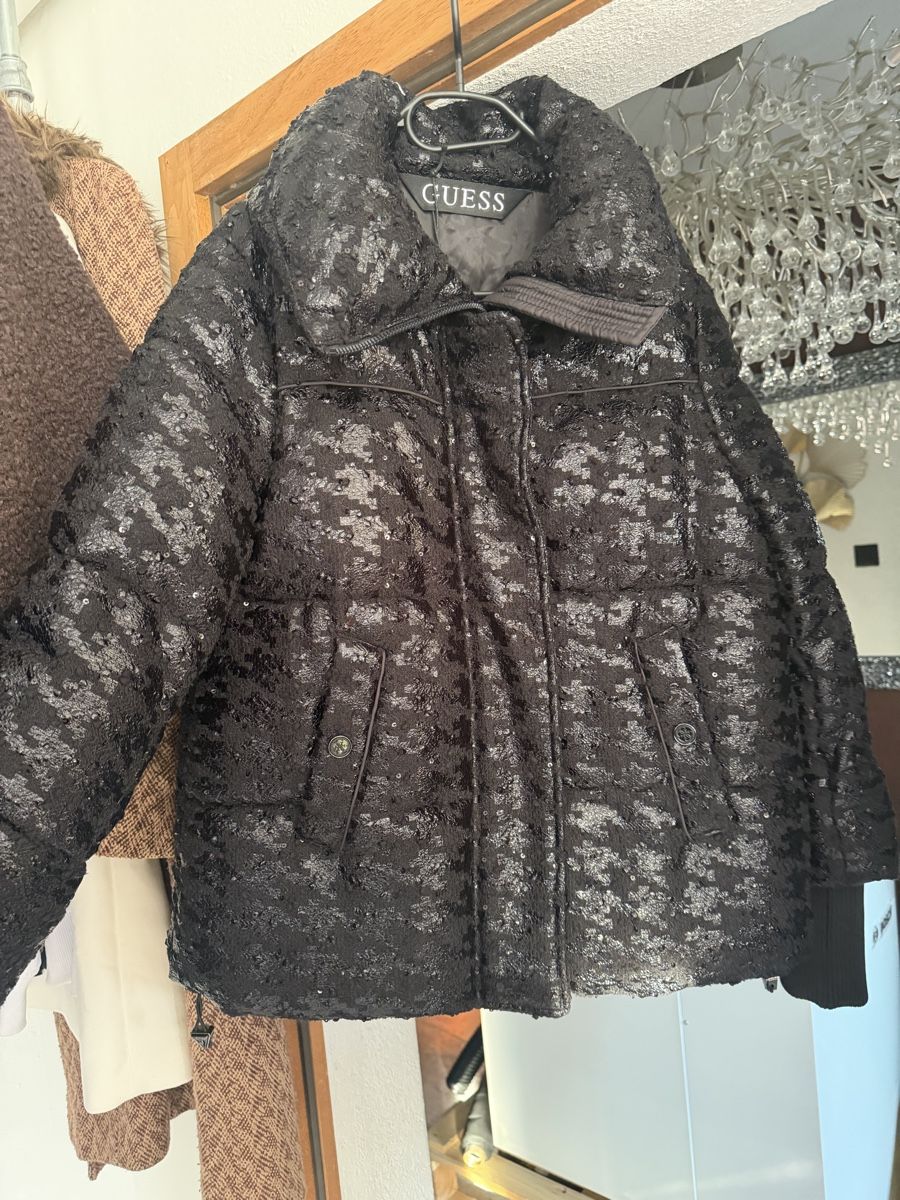 Guess Giacche: Schwarze Puffer Jacke von Guess, Grösse M – Nuovo (secondo la descrizione) da Arch venduto da Aga84 5