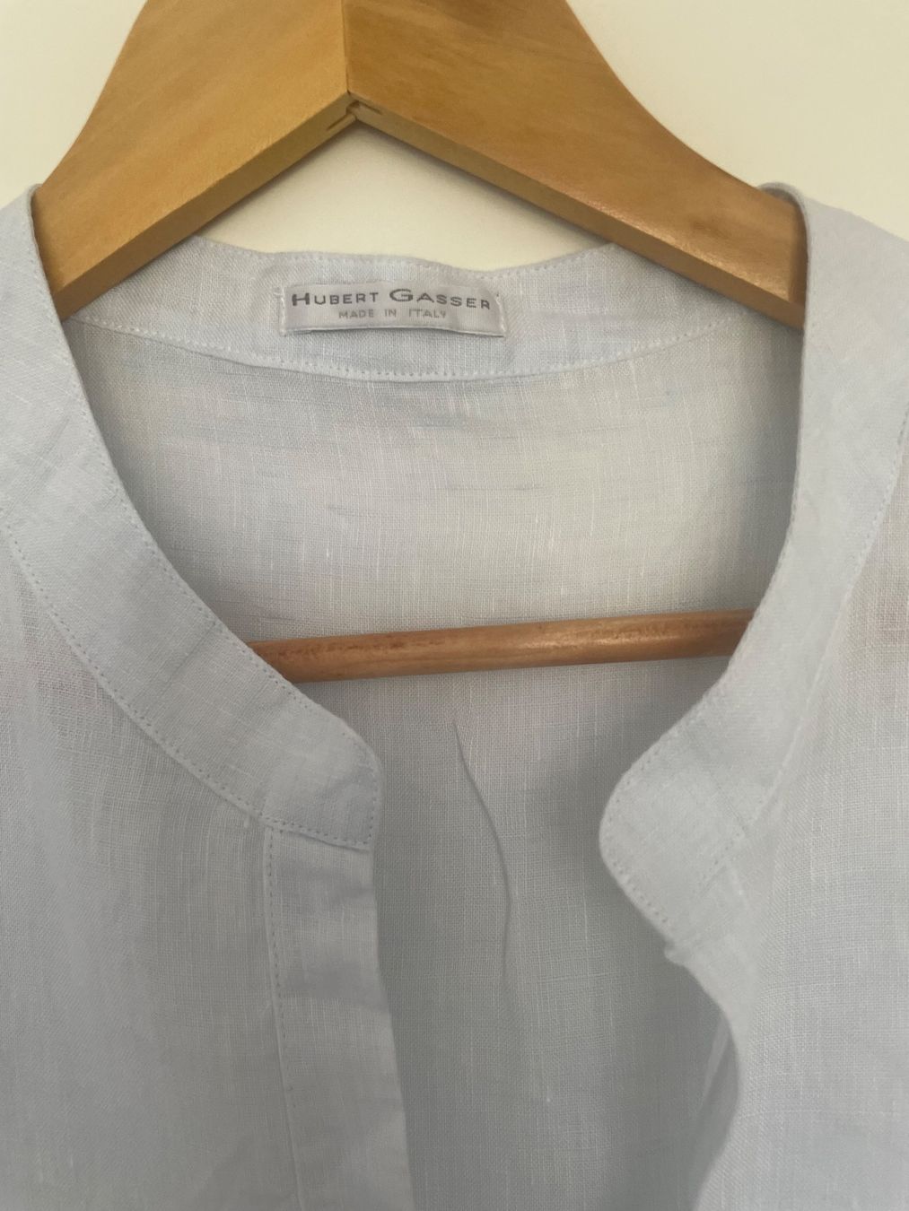 Blusen: Hubert Gasser Leinen Bluse Hellblau – Gebraucht aus Buchs SG von VintageHomeCH 3