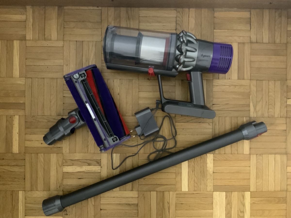 Dyson Aspirateurs & Accessoires: Aspirateur Dyson v10 – D'occasion à Lausanne par cjrrviseu