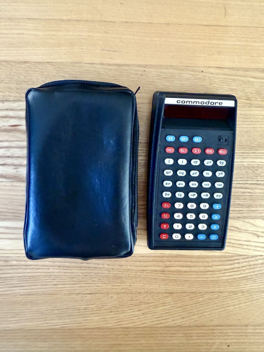 Commodore Taschenrechner: Taschenrechner Commodore SR 4148R mit Hülle – Gebraucht aus Stein am Rhein von Tags 2
