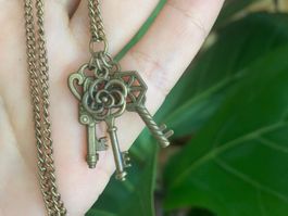 Kette mit Anhänger 3 Schlüssel ca. 40 + 4 cm (ungetragen)