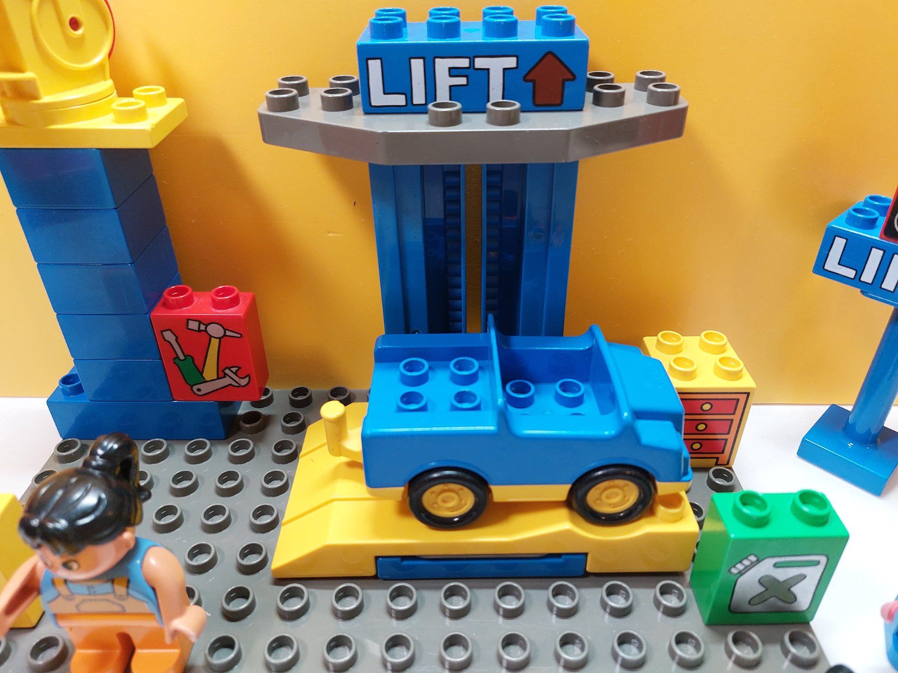 Lego Kit di costruzioni: LEGO Duplo Autolift - Garage - Werkstatt – Usato da St.Gallen venduto da TinasBauundSpiel 4