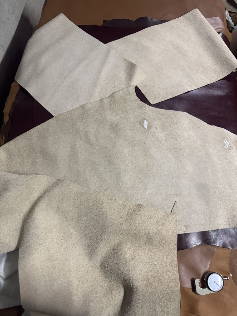Tissus: Cuir/ leder, beige gris/1.2mm, 3 pieces – Neuf avec emballage d'origine à Veyras par ValClasse 4