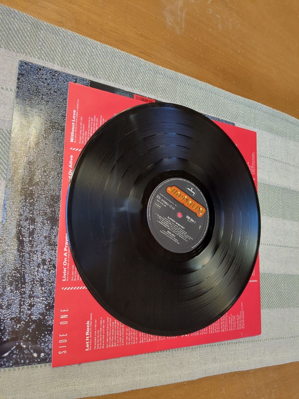Dischi in vinile: Bon Jovi - Slippery When Wet – Usato da Euseigne venduto da Barbichette 2
