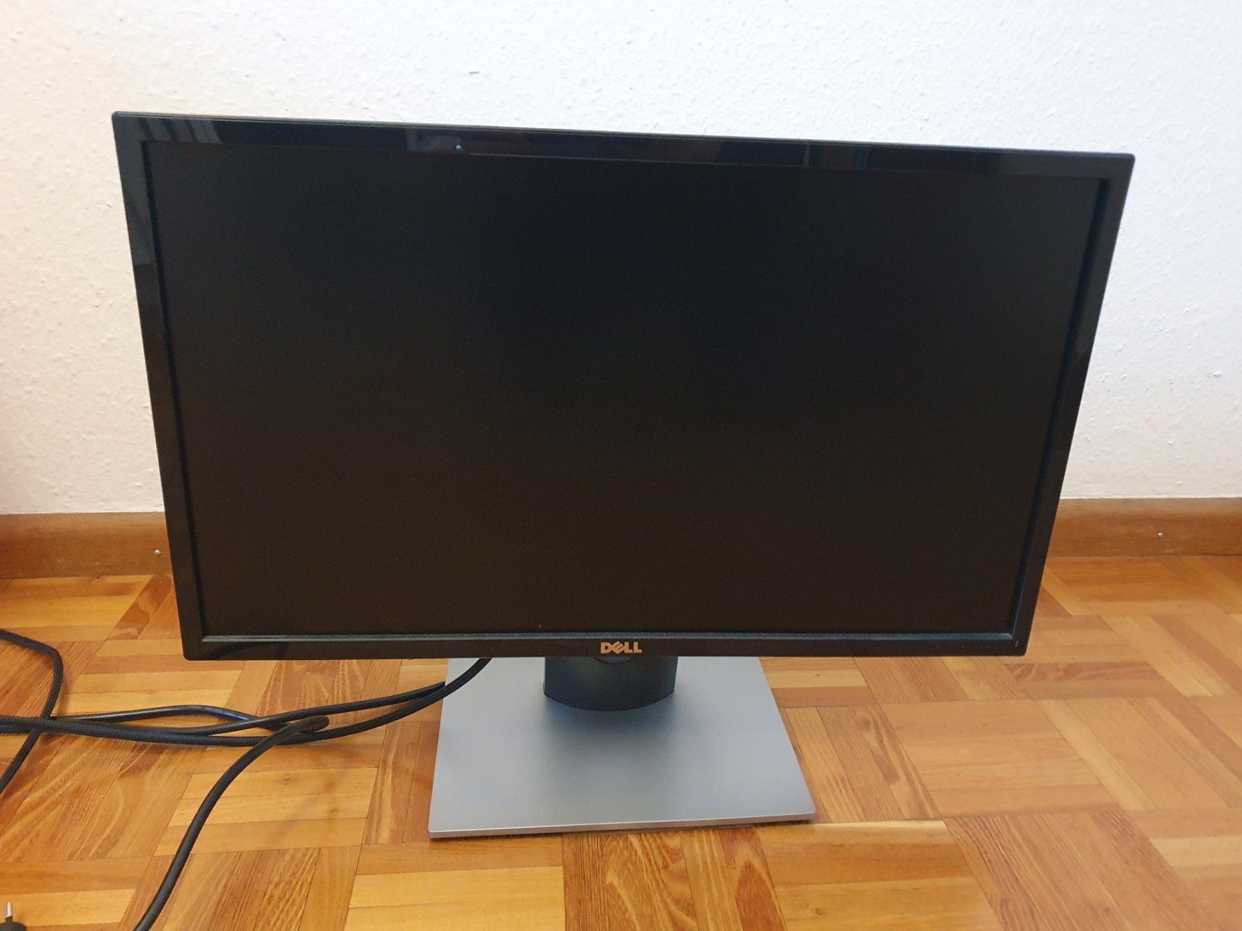 Dell Monitor: Écran Dell 24 pouces - Excellent état – Nuovo (secondo la descrizione) da Genève venduto da sve_kk28