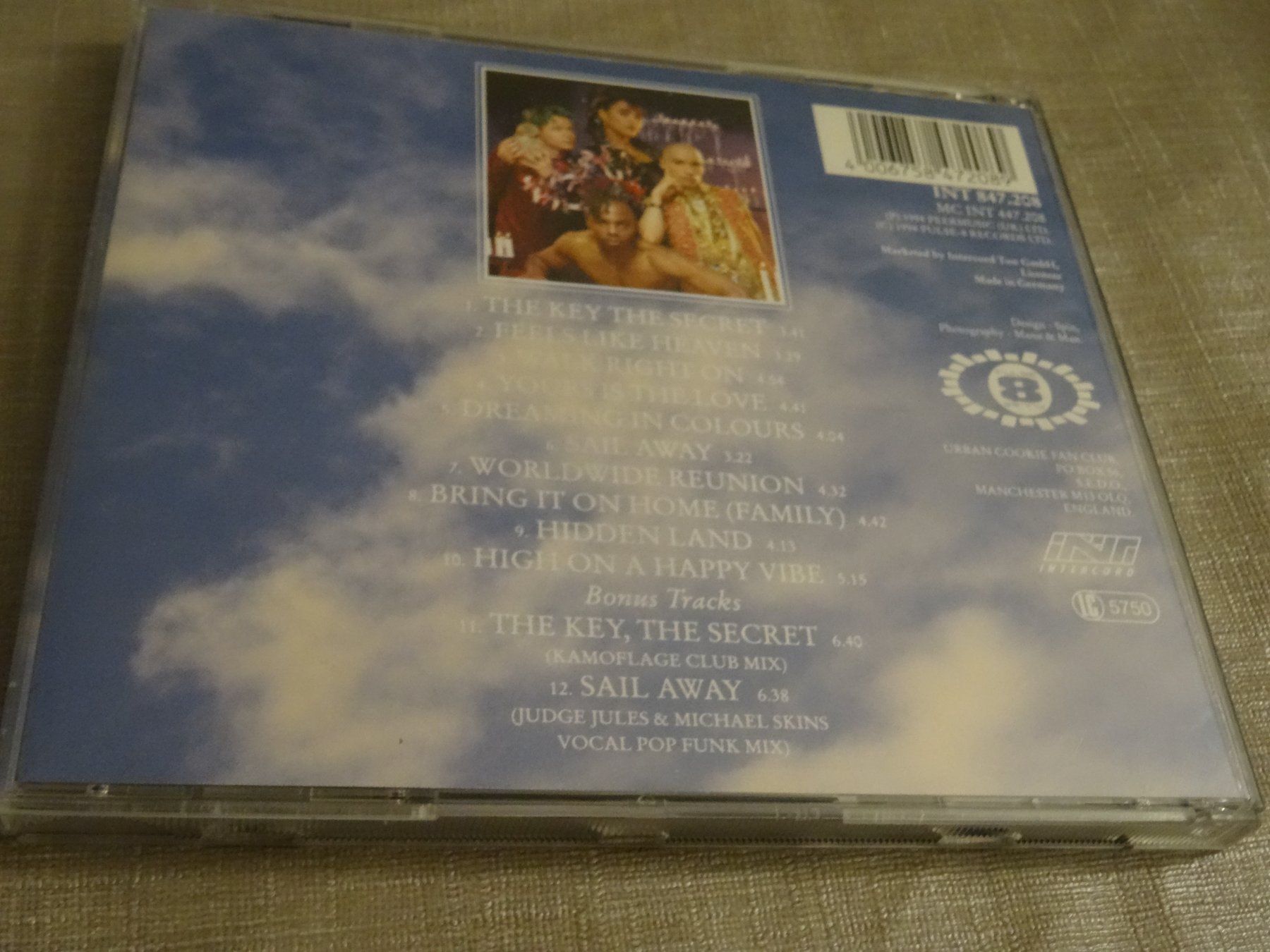CD: Urban Cookie Collective - High on Happy Vibe - CD – Usato da Olten venduto da Disc-Ausverkauf 1
