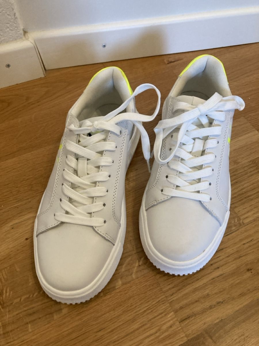 Calvin Klein Damenschuhe: Calvin Klein Sneaker weiss/neongelb 37 – Neu (gemäss Beschreibung) aus Dielsdorf von Chantal1988 1