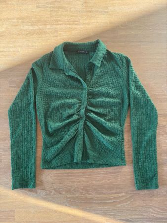Chemise verte froncée à manches longues